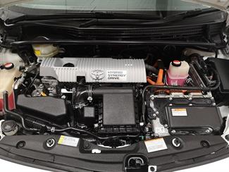 2015 Toyota Prius - Thumbnail