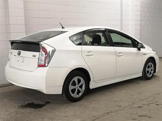 2015 Toyota Prius - Thumbnail