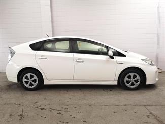 2015 Toyota Prius - Thumbnail
