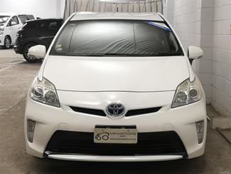 2015 Toyota Prius - Thumbnail