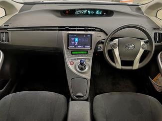2015 Toyota Prius - Thumbnail