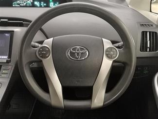 2015 Toyota Prius - Thumbnail