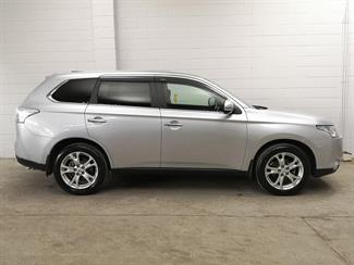2014 Mitsubishi Outlander - Thumbnail