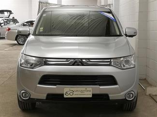 2014 Mitsubishi Outlander - Thumbnail