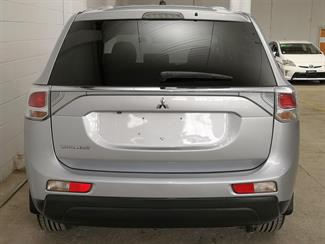 2014 Mitsubishi Outlander - Thumbnail