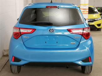 2018 Toyota Vitz - Thumbnail