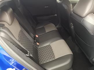 2020 Toyota C-HR - Thumbnail