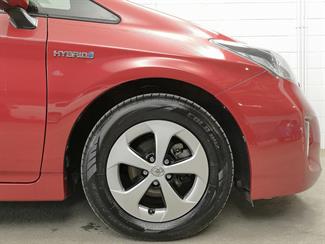 2013 Toyota Prius - Thumbnail