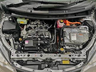 2013 Toyota Aqua - Thumbnail
