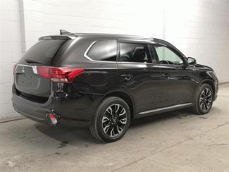2015 Mitsubishi Outlander - Thumbnail