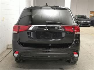 2015 Mitsubishi Outlander - Thumbnail
