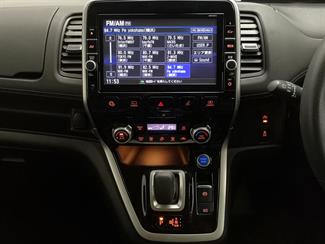 2018 Nissan Serena - Thumbnail