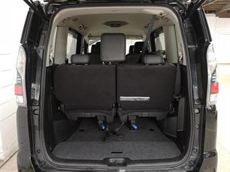 2018 Nissan Serena - Thumbnail