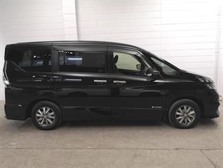 2018 Nissan Serena - Thumbnail