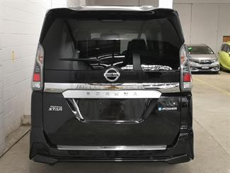 2018 Nissan Serena - Thumbnail