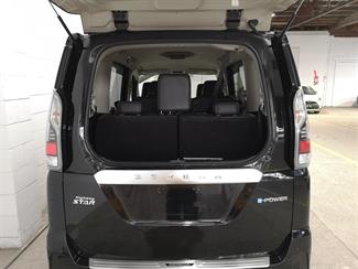 2018 Nissan Serena - Thumbnail