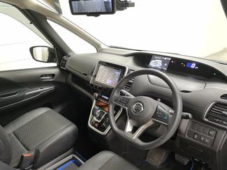 2018 Nissan Serena - Thumbnail