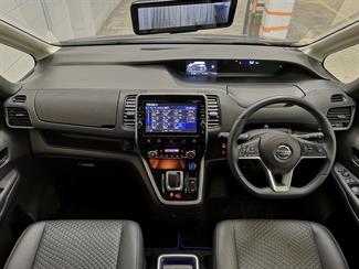 2018 Nissan Serena - Thumbnail