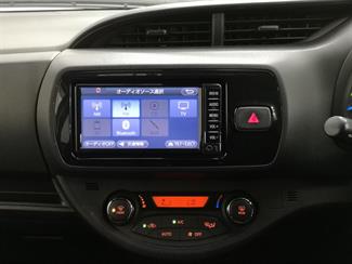 2017 Toyota Vitz - Thumbnail