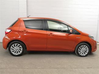 2017 Toyota Vitz - Thumbnail