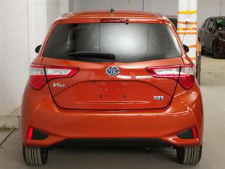 2017 Toyota Vitz - Thumbnail