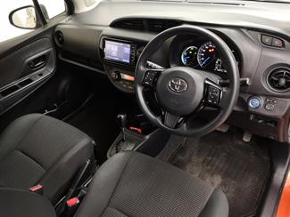 2017 Toyota Vitz - Thumbnail