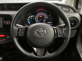 2017 Toyota Vitz - Thumbnail