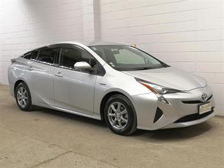 2017 Toyota Prius - Thumbnail