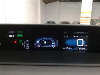 2017 Toyota Prius - Thumbnail