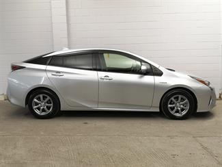 2017 Toyota Prius - Thumbnail