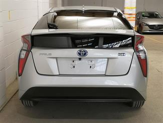 2017 Toyota Prius - Thumbnail