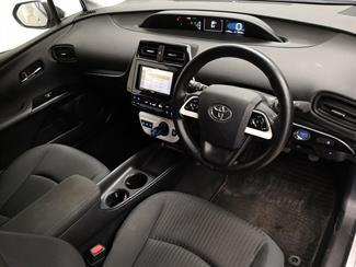 2017 Toyota Prius - Thumbnail