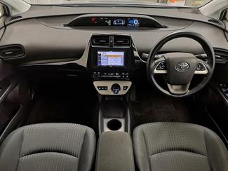 2017 Toyota Prius - Thumbnail