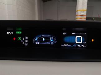 2016 Toyota Prius - Thumbnail