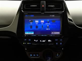 2016 Toyota Prius - Thumbnail