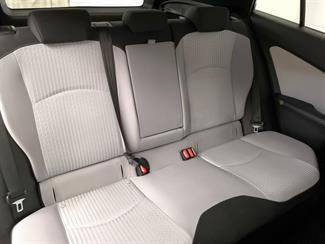 2016 Toyota Prius - Thumbnail