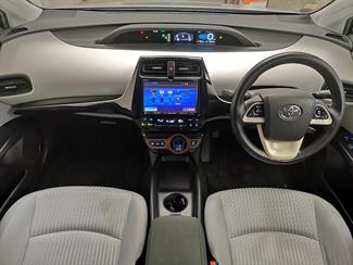 2016 Toyota Prius - Thumbnail