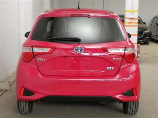 2017 Toyota Vitz - Thumbnail