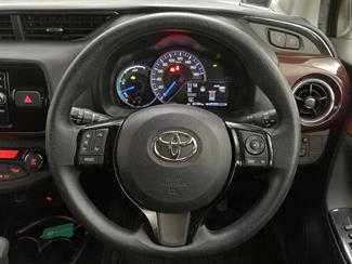 2017 Toyota Vitz - Thumbnail