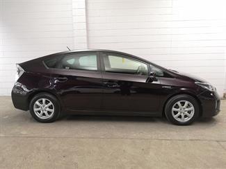 2014 Toyota Prius - Thumbnail