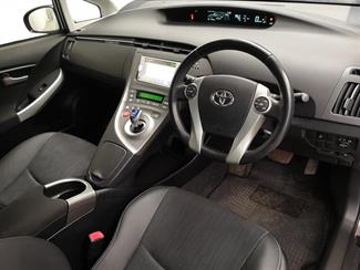 2014 Toyota Prius - Thumbnail
