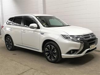 2015 Mitsubishi Outlander - Thumbnail