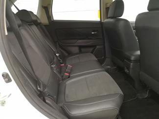2015 Mitsubishi Outlander - Thumbnail