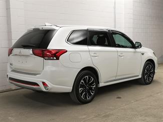2015 Mitsubishi Outlander - Thumbnail