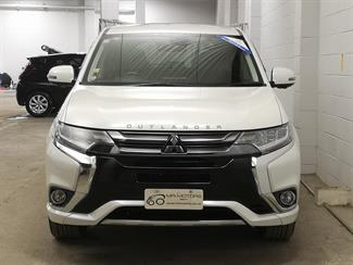 2015 Mitsubishi Outlander - Thumbnail