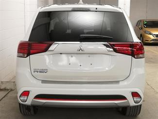2015 Mitsubishi Outlander - Thumbnail