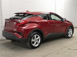 2017 Toyota C-HR - Thumbnail