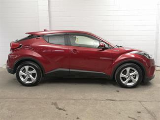 2017 Toyota C-HR - Thumbnail