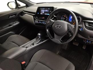 2017 Toyota C-HR - Thumbnail