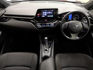 2017 Toyota C-HR - Thumbnail